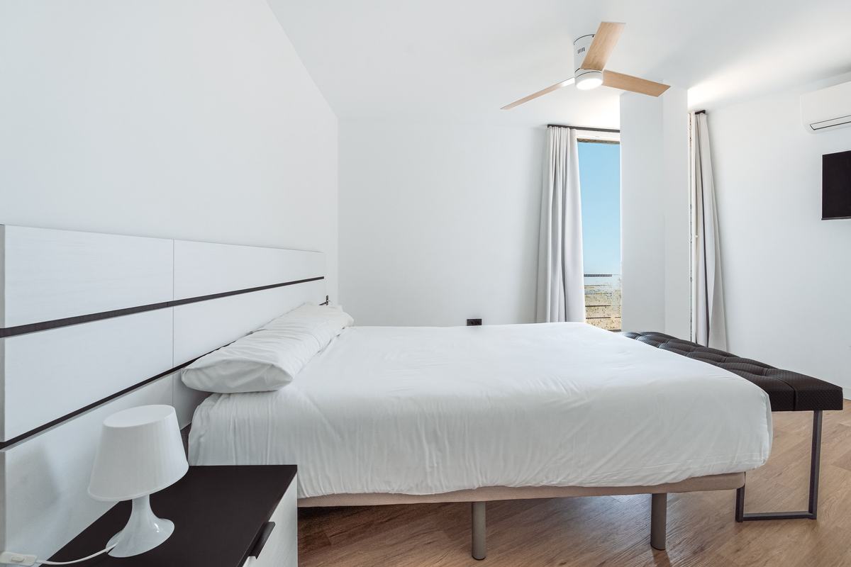 Dormitorio principal con salida al balcón